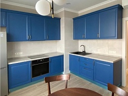 Синяя кухня в скандинавском стиле от компании Персона фото